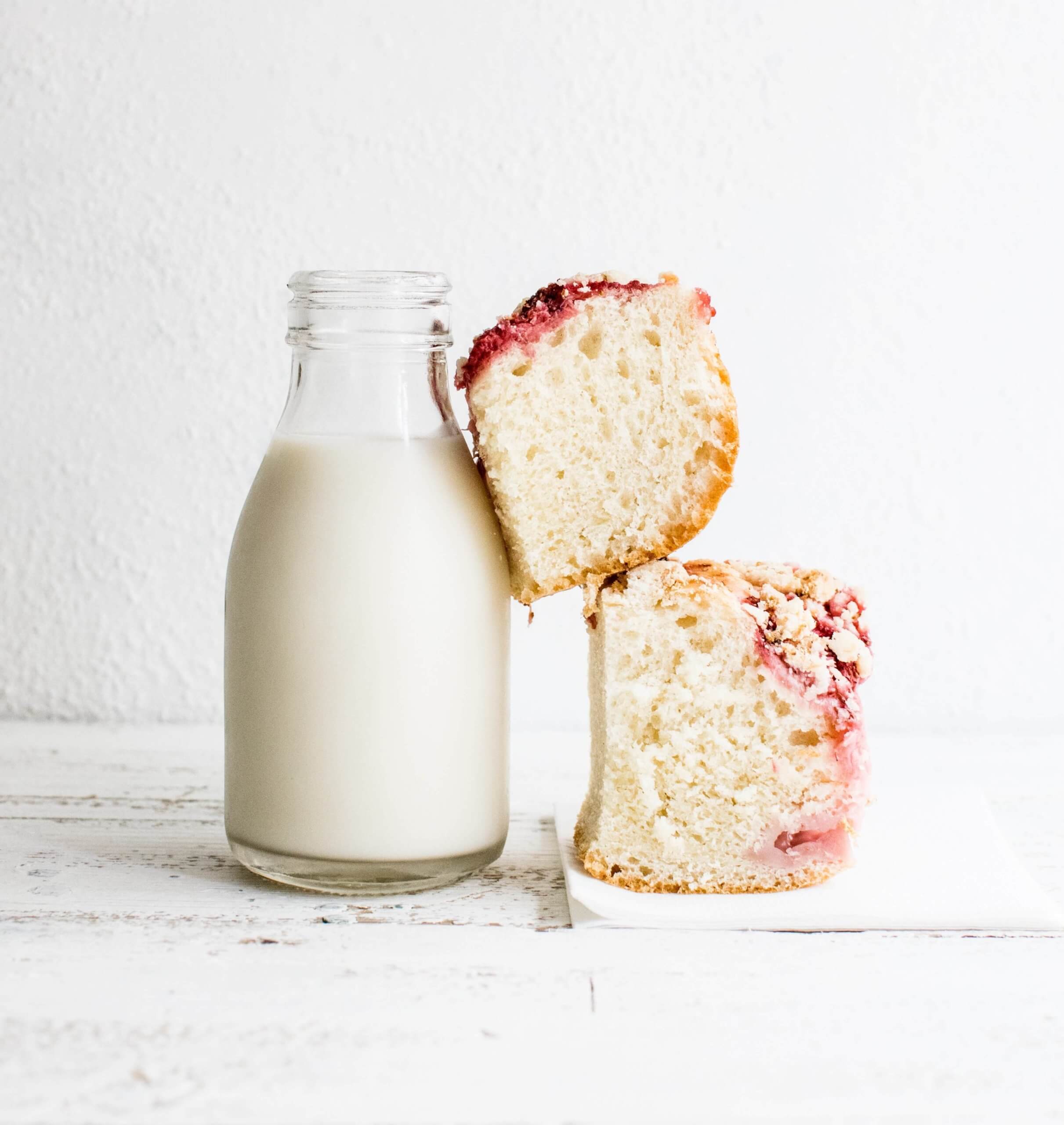 Goat Milk vs Cow Milk: What's the Difference?